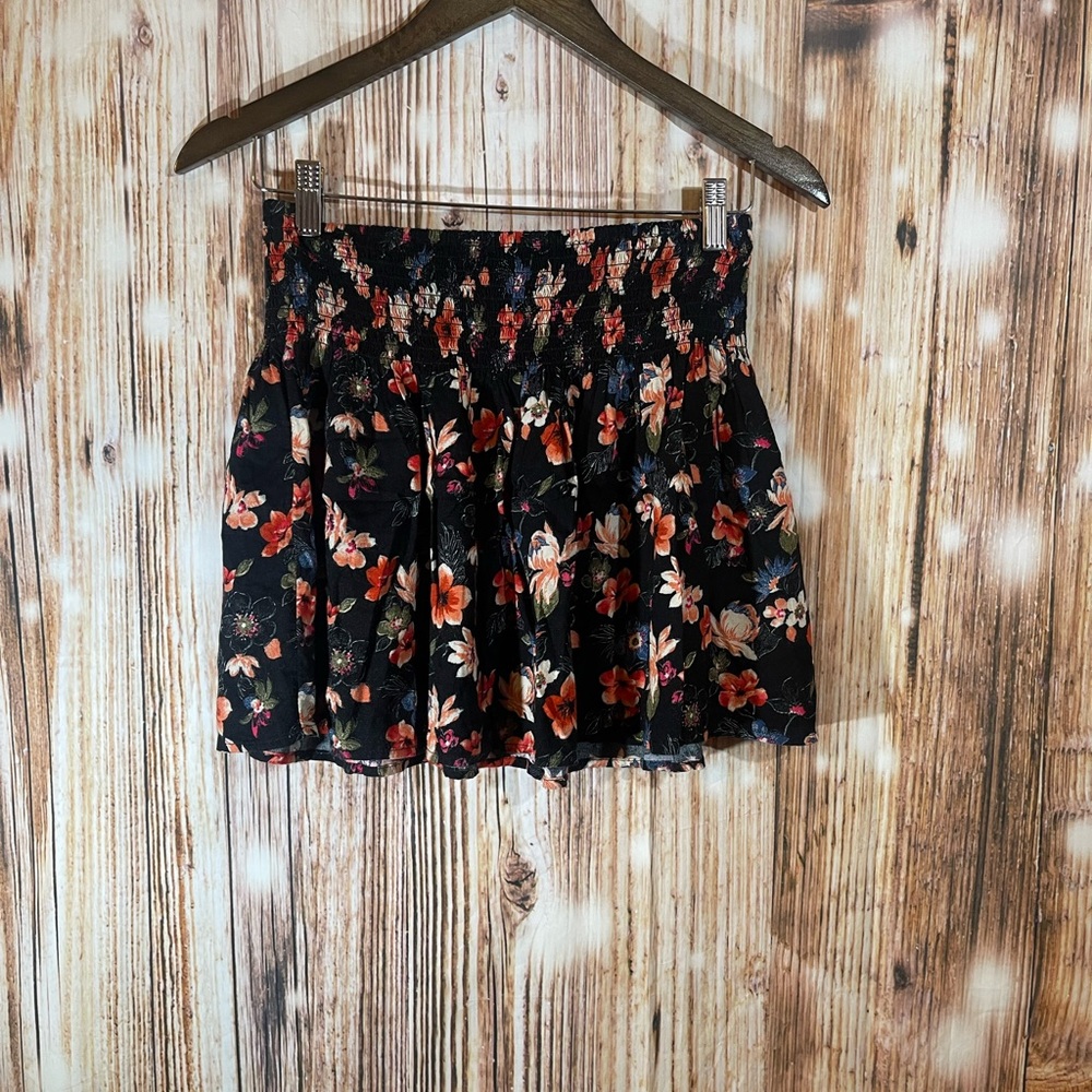 Hollister Floral Skirt Small (S) Elastic Waist